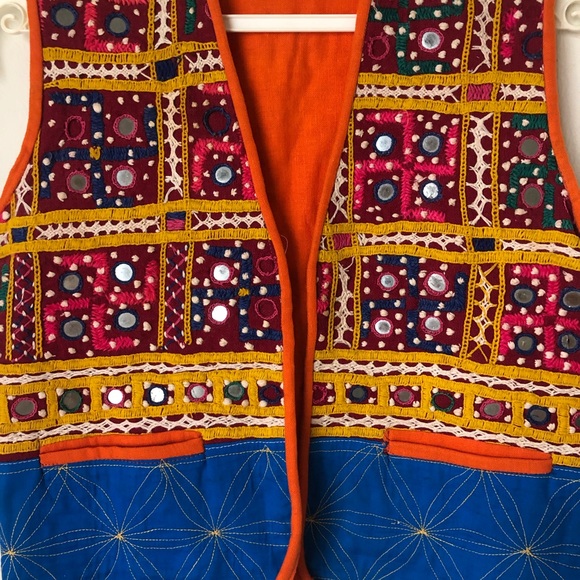 Amazing Vintage embroidered cropped vest - Picture 3 of 5